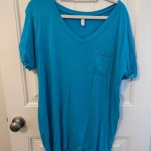 Flaunt boutique Blue v neck tee